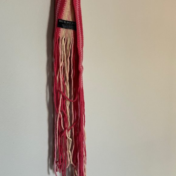 BURBERRY I Pink Lambswool Scarf - Picture 3 of 6